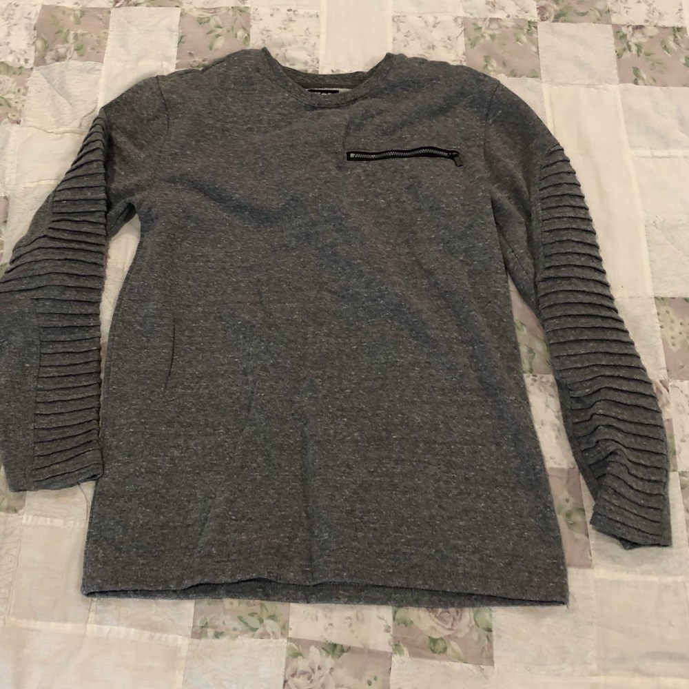 5/$20 Rebel Star long sleeve shirt